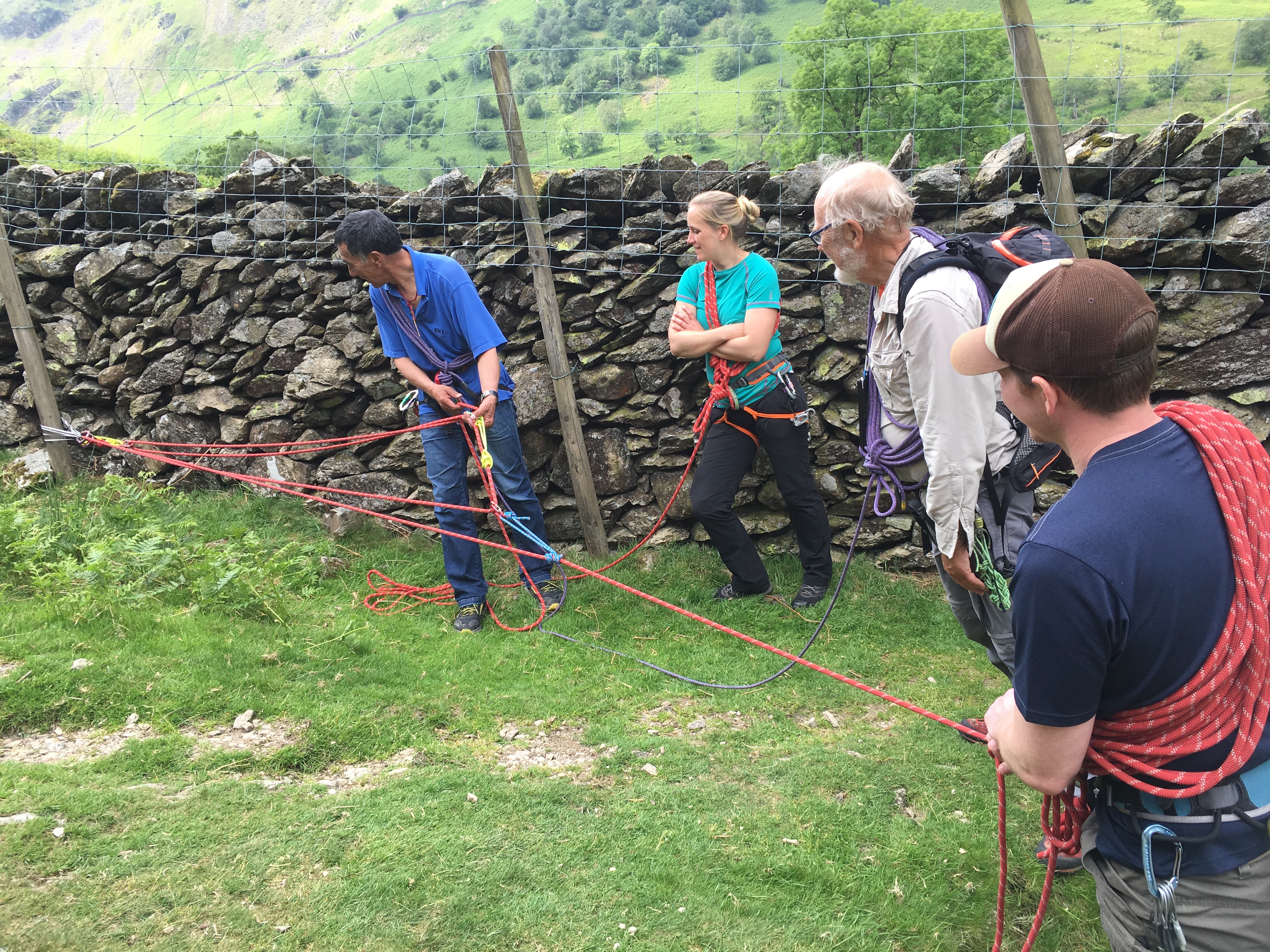 Victor showing us a 9-to-1 pulley for crevasse rescue.